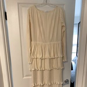 Who What Wear Collection Venus Pleated Tiered Midi Dress in Cream